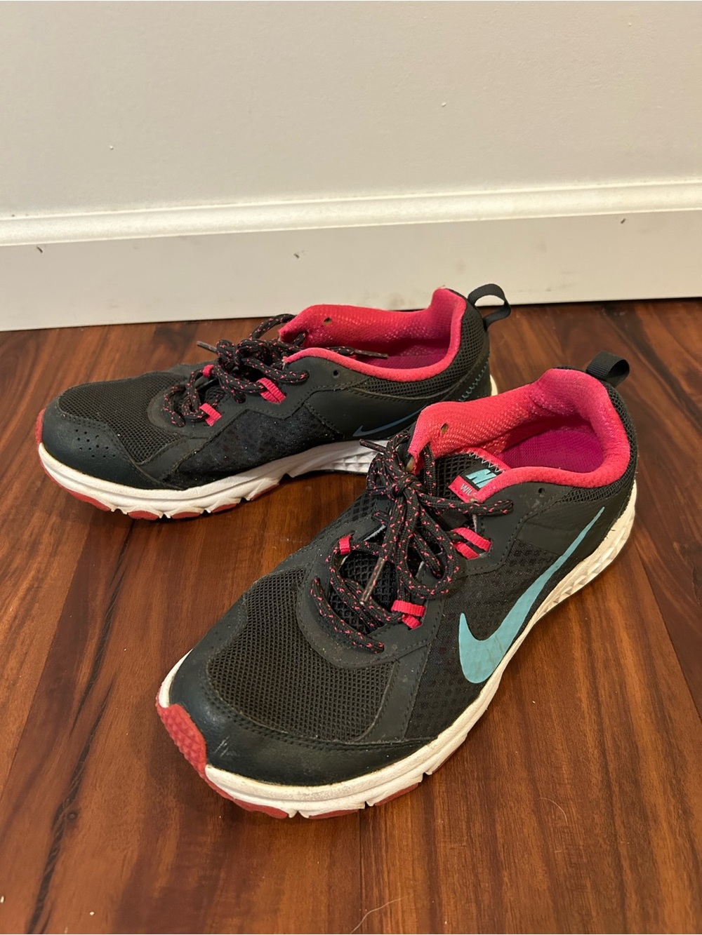 Nike Wild Trail Women’s 2014 Fitsole Sneakers with Light Blue Swoosh 8.5